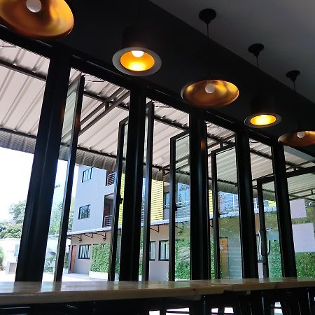 The Rabbit House Hotell Thong Pha Phum Exteriör bild