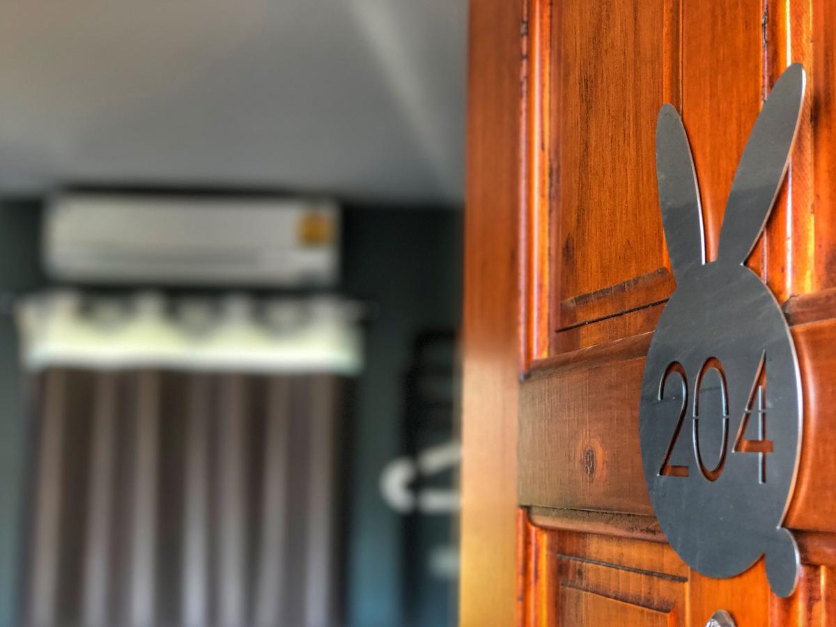 The Rabbit House Hotell Thong Pha Phum Exteriör bild