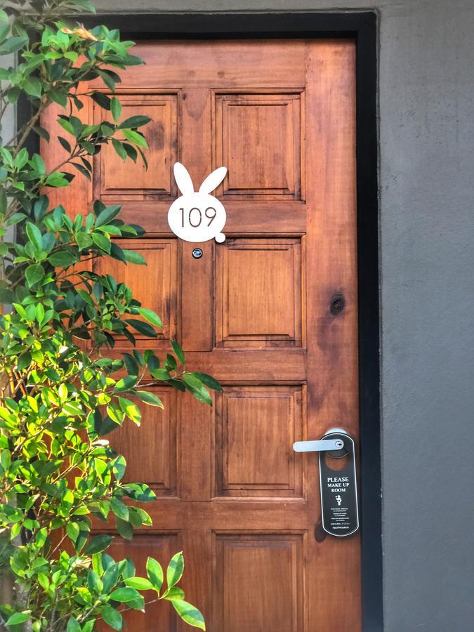 The Rabbit House Hotell Thong Pha Phum Exteriör bild