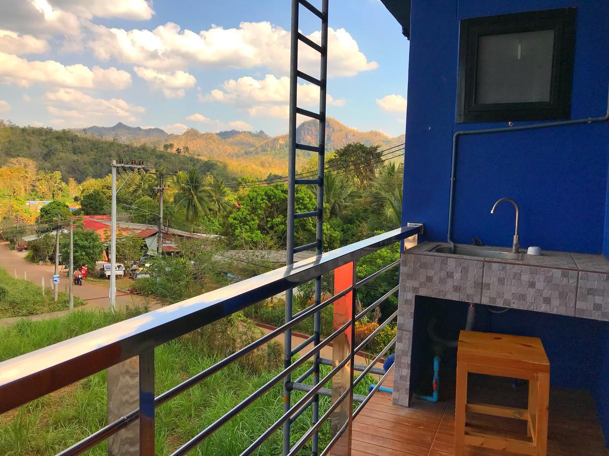 The Rabbit House Hotell Thong Pha Phum Exteriör bild